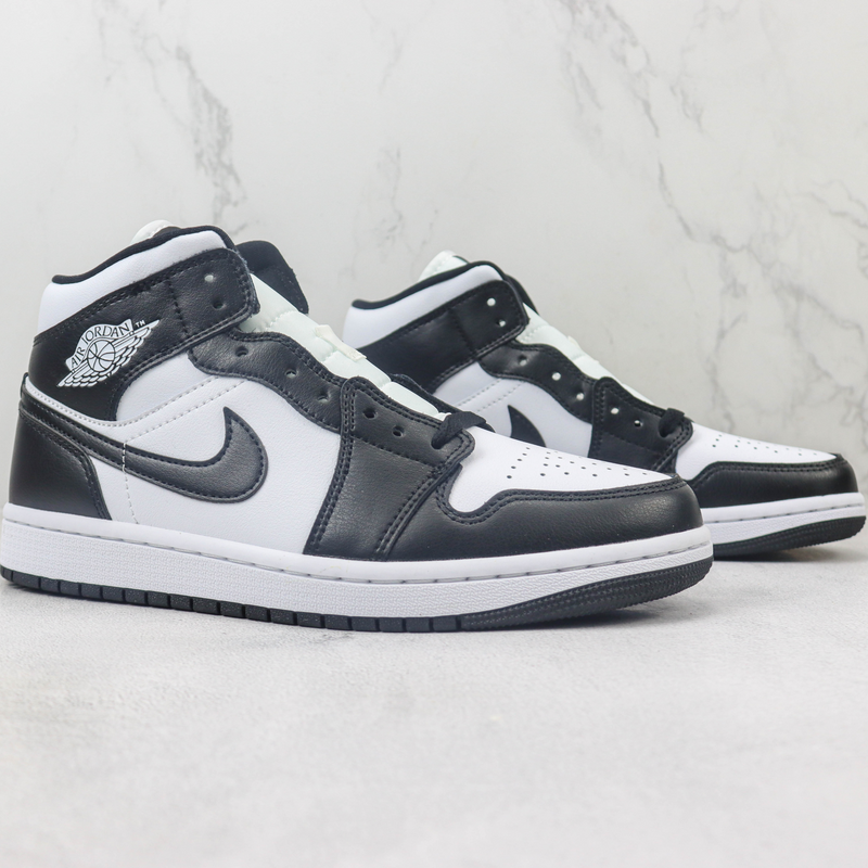 Tênis Nike Air Jordan AJ1 Mid