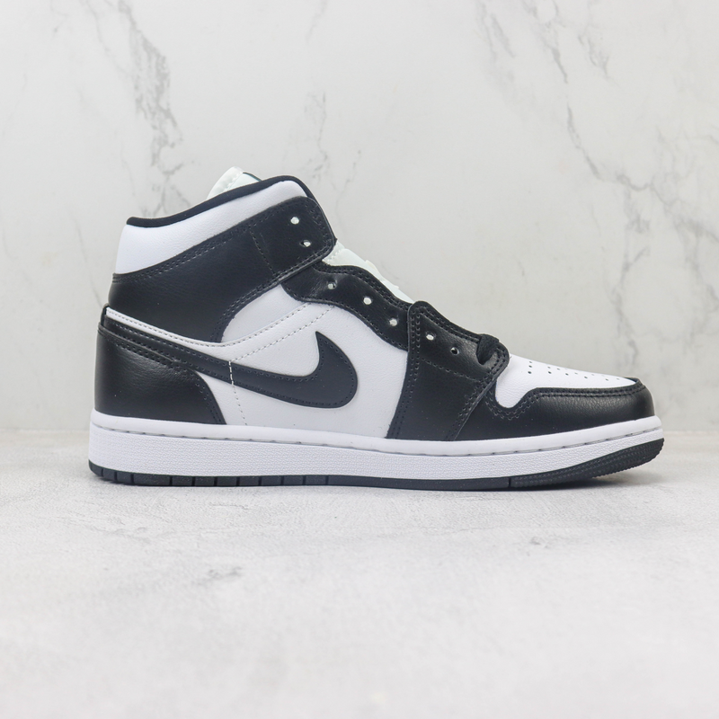 Tênis Nike Air Jordan AJ1 Mid